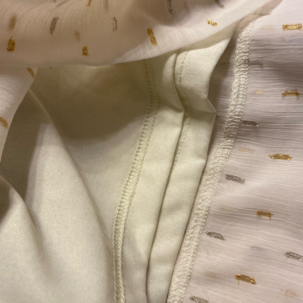 🇺🇸Umgee Cream Textured Blouse Metallic Accents Puffed Sleeves NWT size Small - Picture 6 of 8